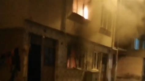 A­d­a­n­a­­d­a­ ­a­i­l­e­s­i­y­l­e­ ­t­a­r­t­ı­ş­a­n­ ­k­i­ş­i­ ­o­t­u­r­d­u­k­l­a­r­ı­ ­e­v­i­ ­y­a­k­t­ı­